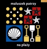 Maluszek patrzy. Na plaży