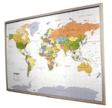 Politsche Weltkarte auf Pinnwand