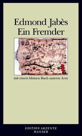 Ein Fremder mit einem kleinen Buch unterm Arm
